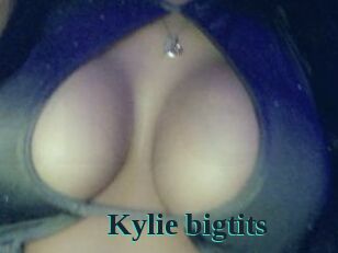 Kylie_bigtits