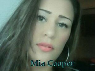 Mia_Cooper