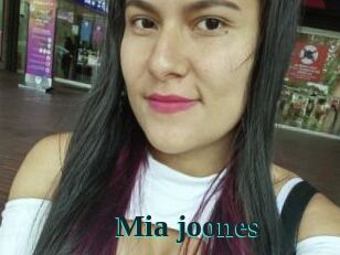 Mia_joones