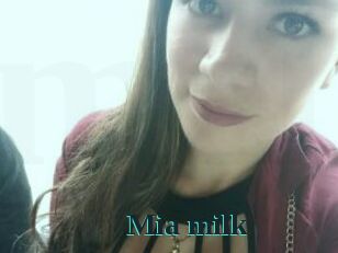 Mia_milk
